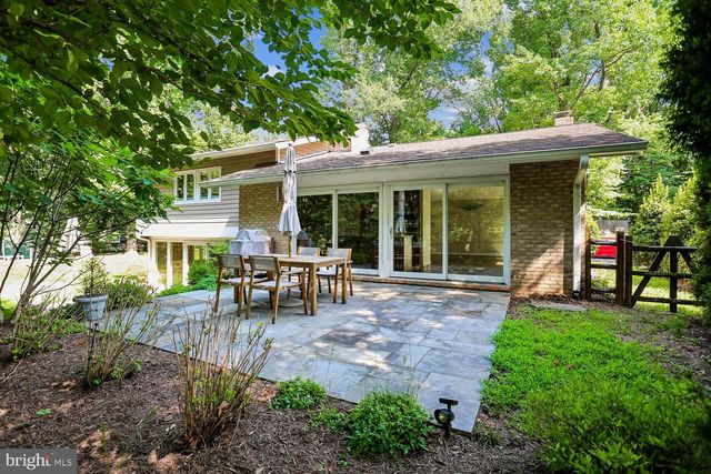 8200 STONE TRAIL DR, Bethesda, MD 20817