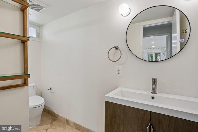 8200 STONE TRAIL DR, Bethesda, MD 20817
