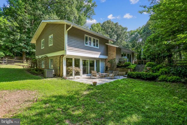 8200 STONE TRAIL DR, Bethesda, MD 20817