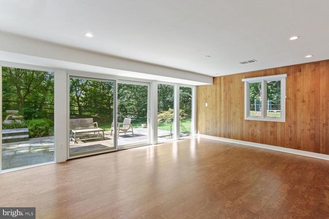 8200 STONE TRAIL DR, Bethesda, MD 20817