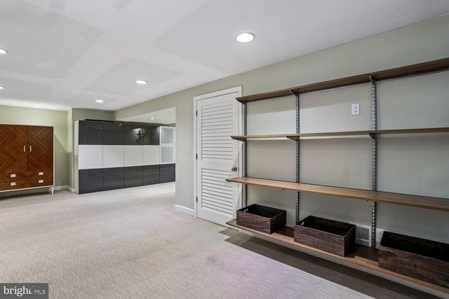 8200 STONE TRAIL DR, Bethesda, MD 20817