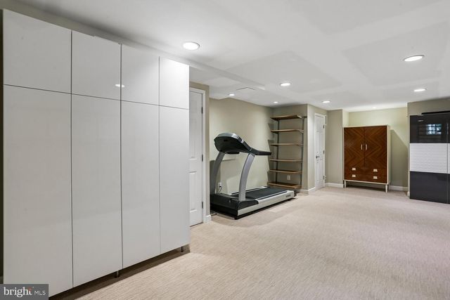 8200 STONE TRAIL DR, Bethesda, MD 20817