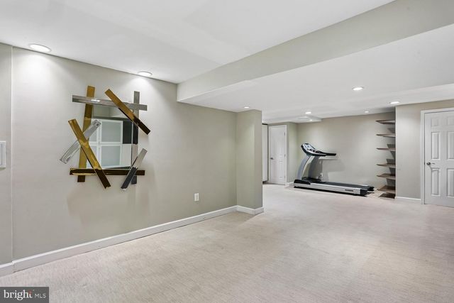 8200 STONE TRAIL DR, Bethesda, MD 20817