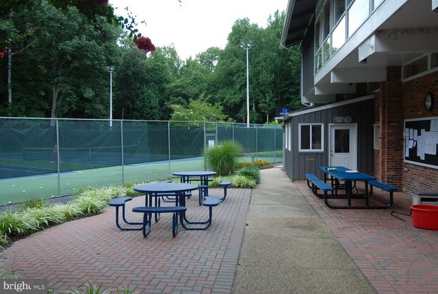8200 STONE TRAIL DR, Bethesda, MD 20817