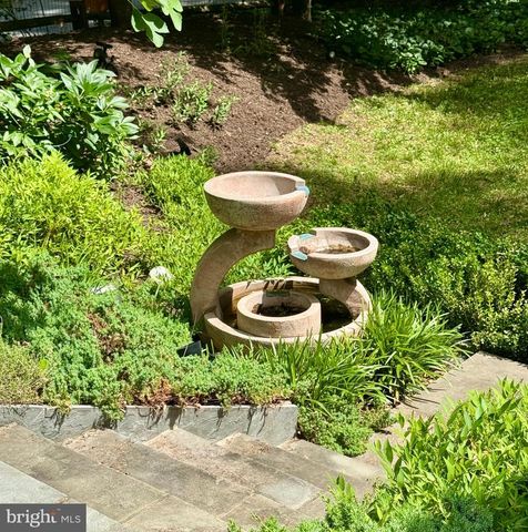 8200 STONE TRAIL DR, Bethesda, MD 20817