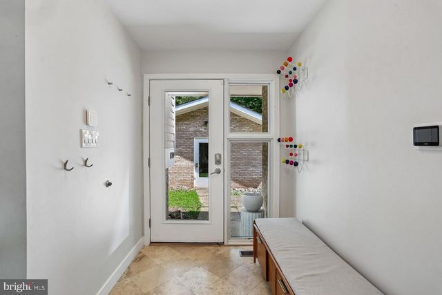 8200 STONE TRAIL DR, Bethesda, MD 20817