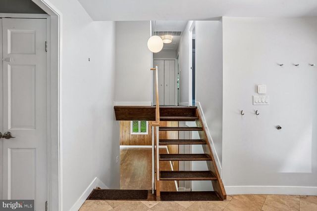 8200 STONE TRAIL DR, Bethesda, MD 20817
