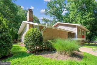 8200 STONE TRAIL DR, Bethesda, MD 20817