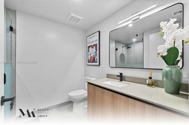 121 NE 5th street 3200, Miami, FL 33132