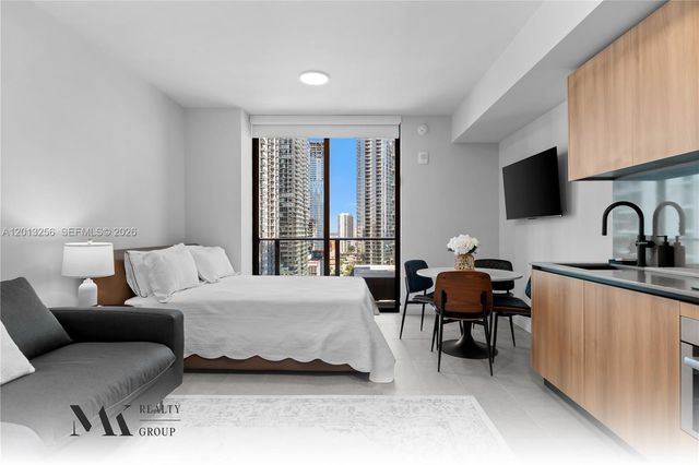 121 NE 5th street 3200, Miami, FL 33132