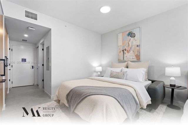 121 NE 5th street 3200, Miami, FL 33132