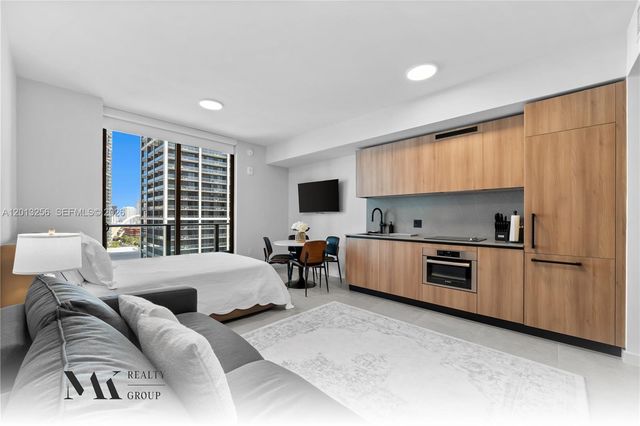 121 NE 5th street 3200, Miami, FL 33132
