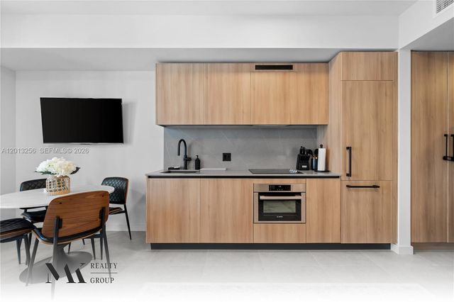 121 NE 5th street 3200, Miami, FL 33132