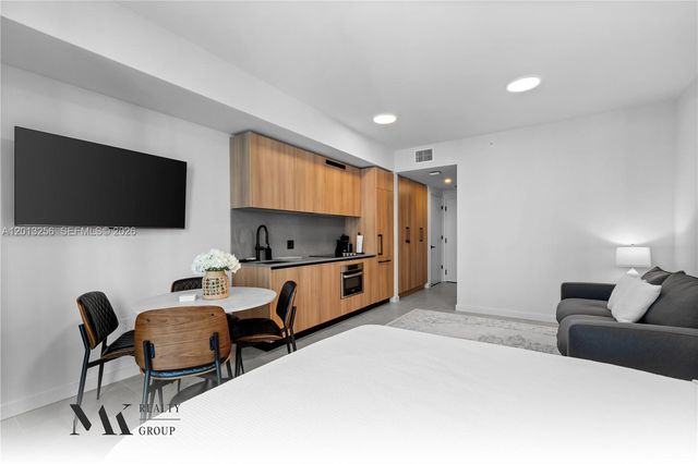 121 NE 5th street 3200, Miami, FL 33132