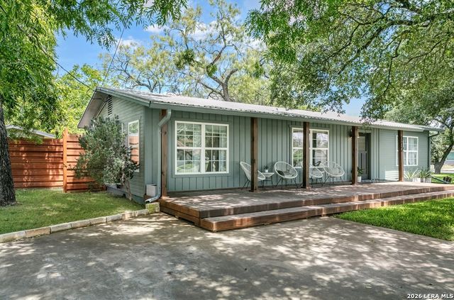 912 Apple, Fredericksburg, TX 78624