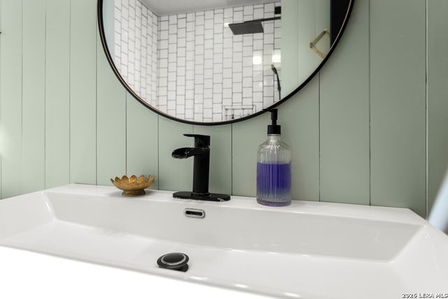 912 Apple, Fredericksburg, TX 78624