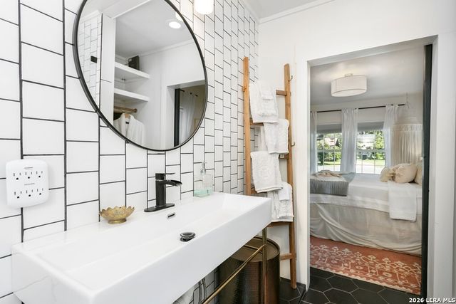 912 Apple, Fredericksburg, TX 78624