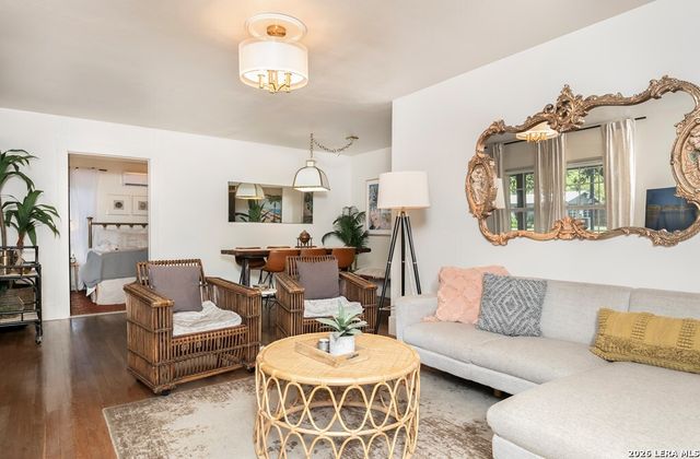 912 Apple, Fredericksburg, TX 78624