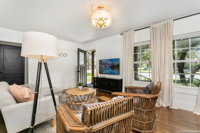 912 Apple, Fredericksburg, TX 78624