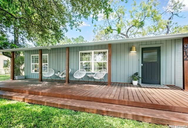 912 Apple, Fredericksburg, TX 78624