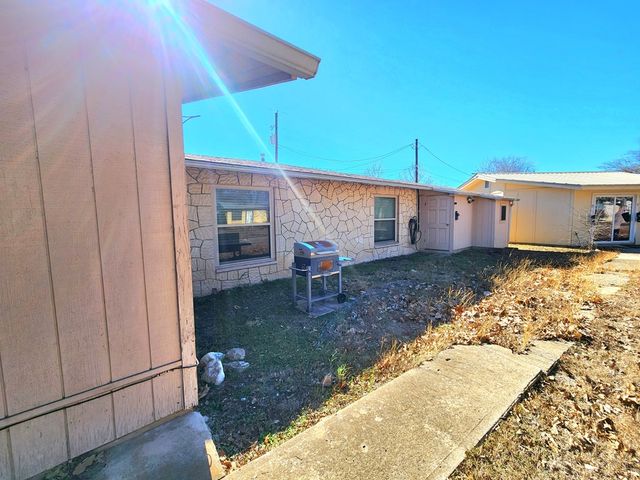 124 Ace Ranch Rd, Kerrville, TX 78028