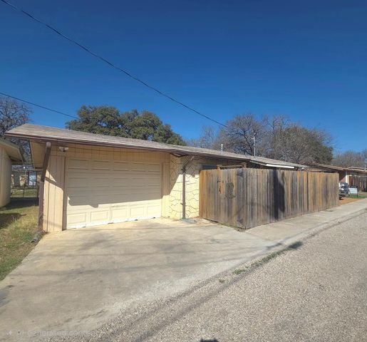 124 Ace Ranch Rd, Kerrville, TX 78028