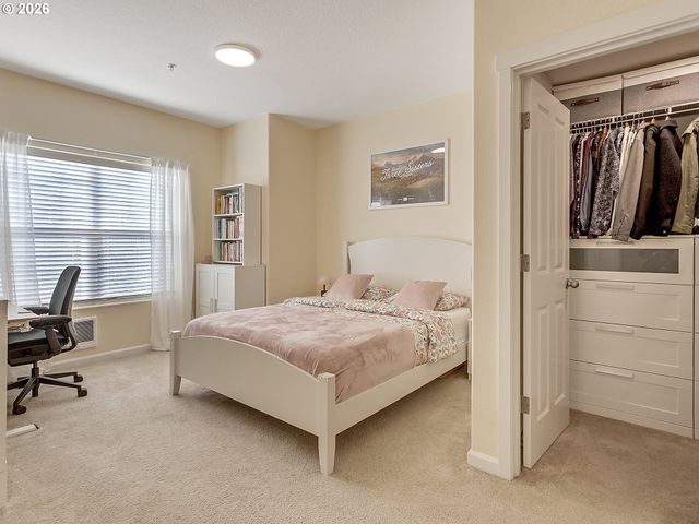 10664 Ne HOLLY St 204, Hillsboro, OR 97006