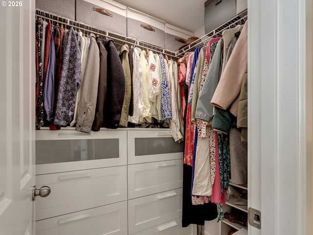 10664 Ne HOLLY St 204, Hillsboro, OR 97006