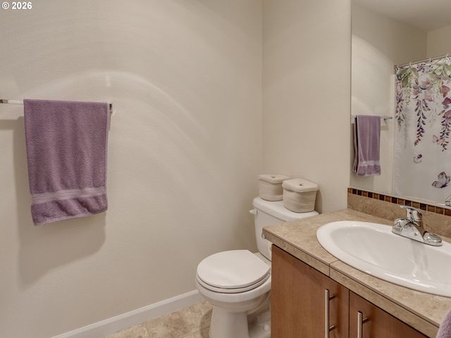 10664 Ne HOLLY St 204, Hillsboro, OR 97006