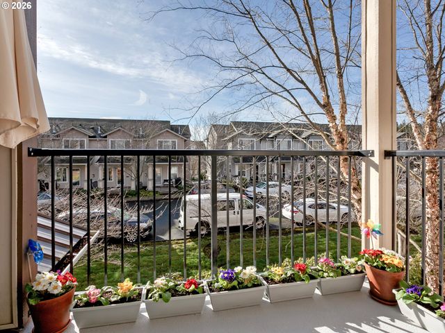 10664 Ne HOLLY St 204, Hillsboro, OR 97006