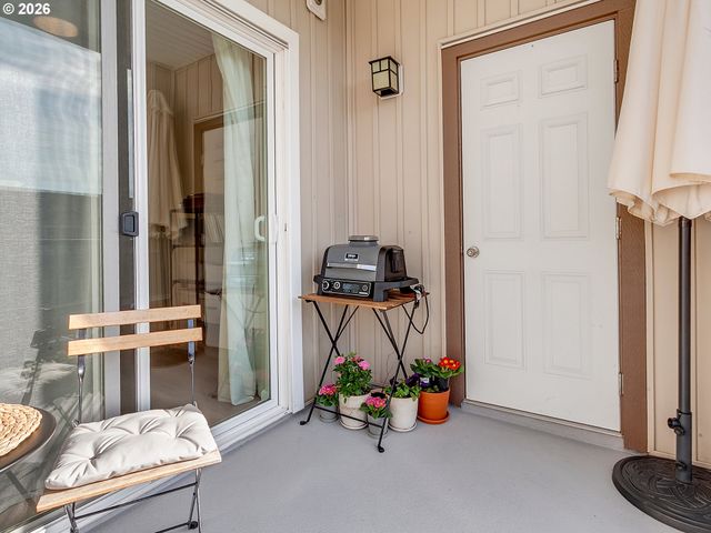 10664 Ne HOLLY St 204, Hillsboro, OR 97006