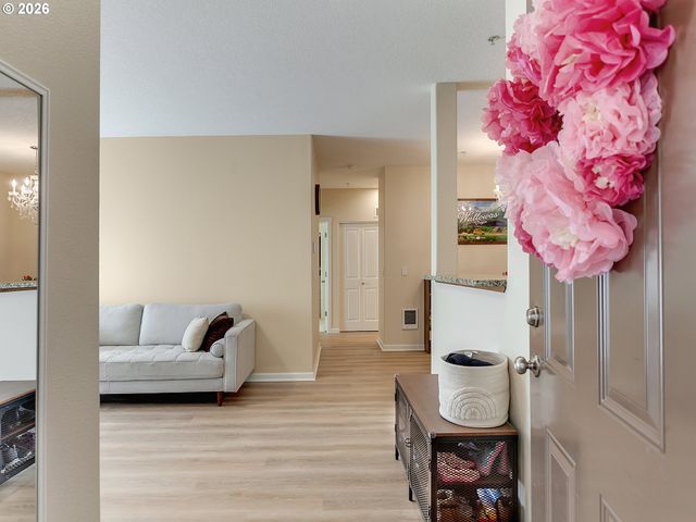 10664 Ne HOLLY St 204, Hillsboro, OR 97006