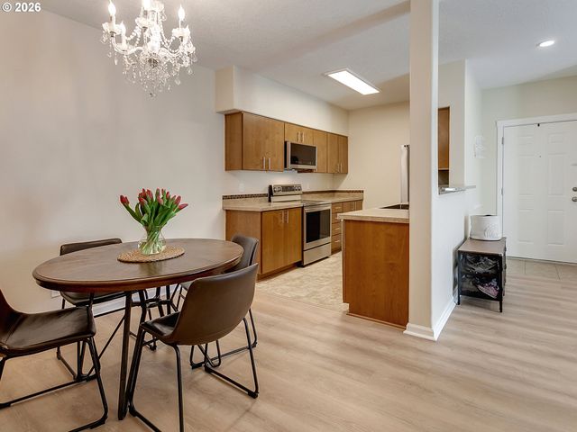 10664 Ne HOLLY St 204, Hillsboro, OR 97006