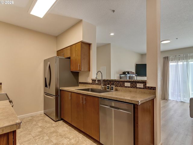 10664 Ne HOLLY St 204, Hillsboro, OR 97006