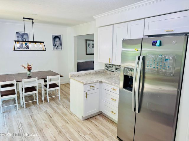 8809 Old Ironsides Dr, Louisville, KY 40228