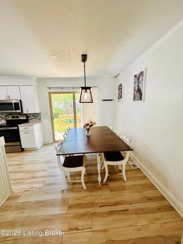 8809 Old Ironsides Dr, Louisville, KY 40228