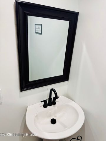 8809 Old Ironsides Dr, Louisville, KY 40228