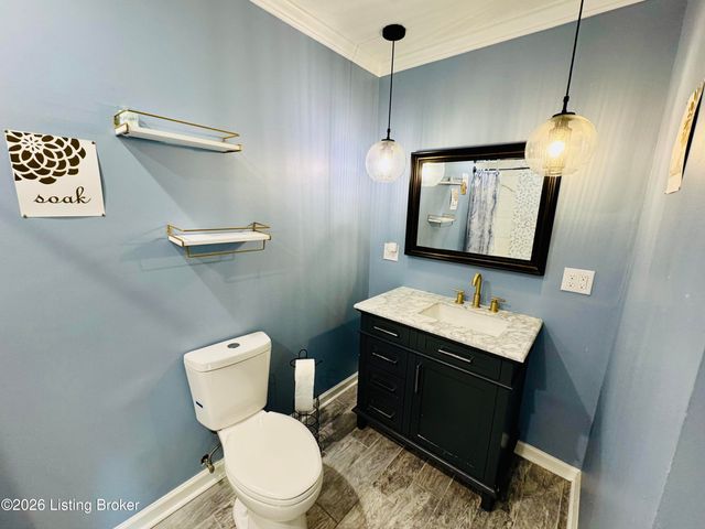 8809 Old Ironsides Dr, Louisville, KY 40228