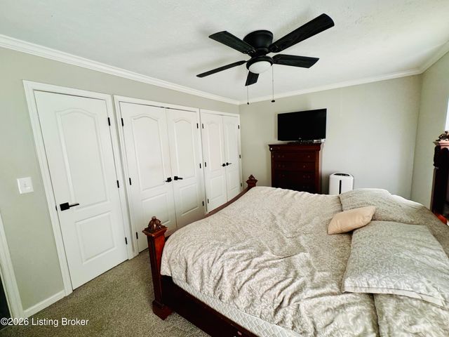 8809 Old Ironsides Dr, Louisville, KY 40228