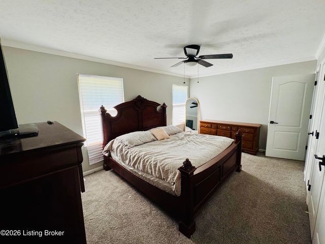 8809 Old Ironsides Dr, Louisville, KY 40228