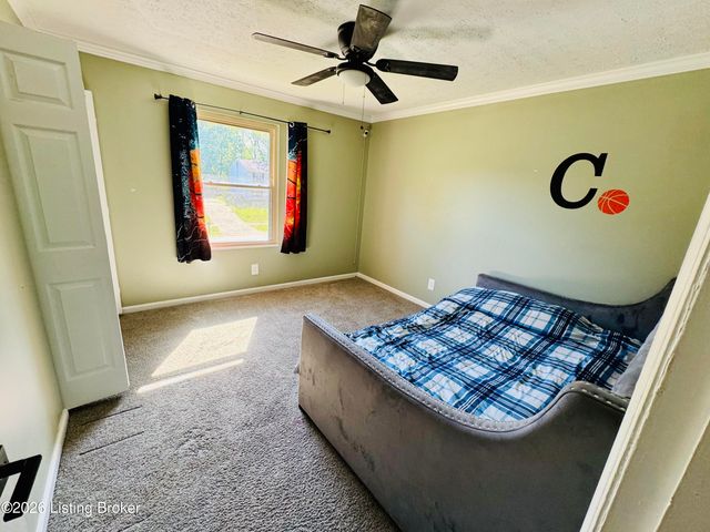 8809 Old Ironsides Dr, Louisville, KY 40228