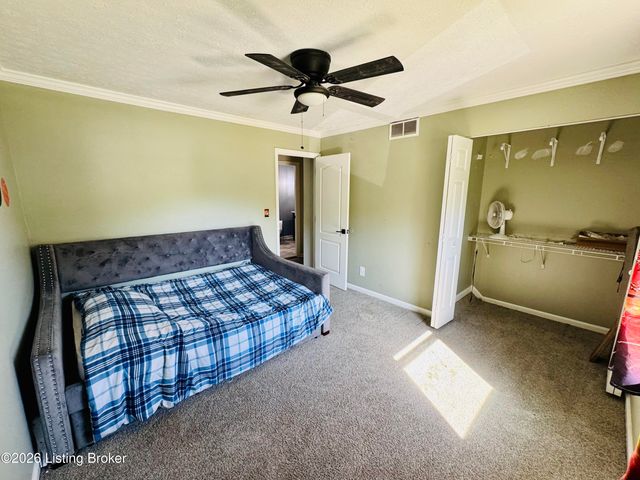 8809 Old Ironsides Dr, Louisville, KY 40228