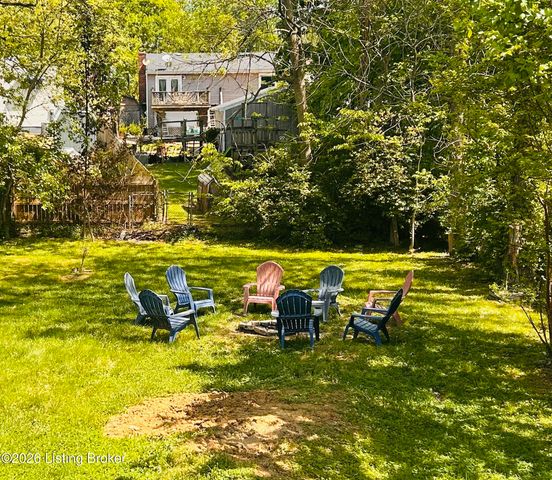 8809 Old Ironsides Dr, Louisville, KY 40228