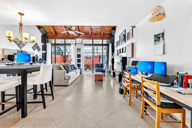 1490 Laguna Ln, Pembroke Pines, FL 33026