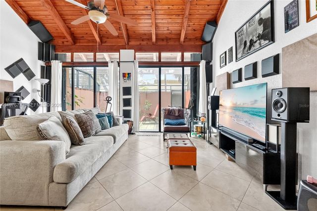 1490 Laguna Ln, Pembroke Pines, FL 33026