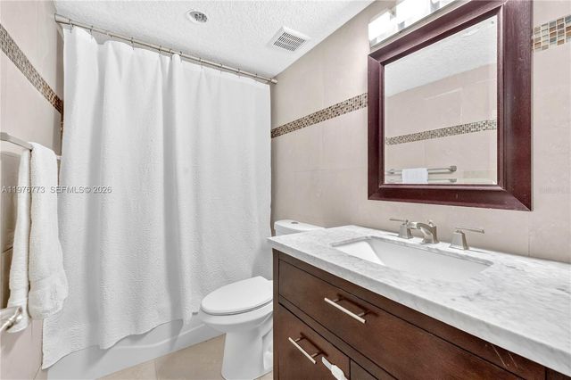 1490 Laguna Ln, Pembroke Pines, FL 33026