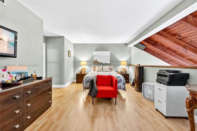 1490 Laguna Ln, Pembroke Pines, FL 33026