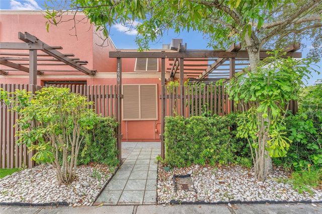 1490 Laguna Ln, Pembroke Pines, FL 33026