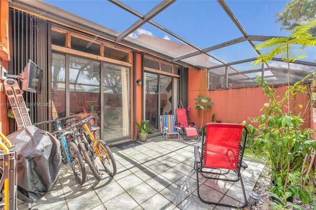 1490 Laguna Ln, Pembroke Pines, FL 33026