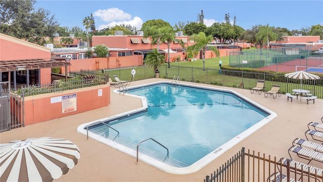 1490 Laguna Ln, Pembroke Pines, FL 33026